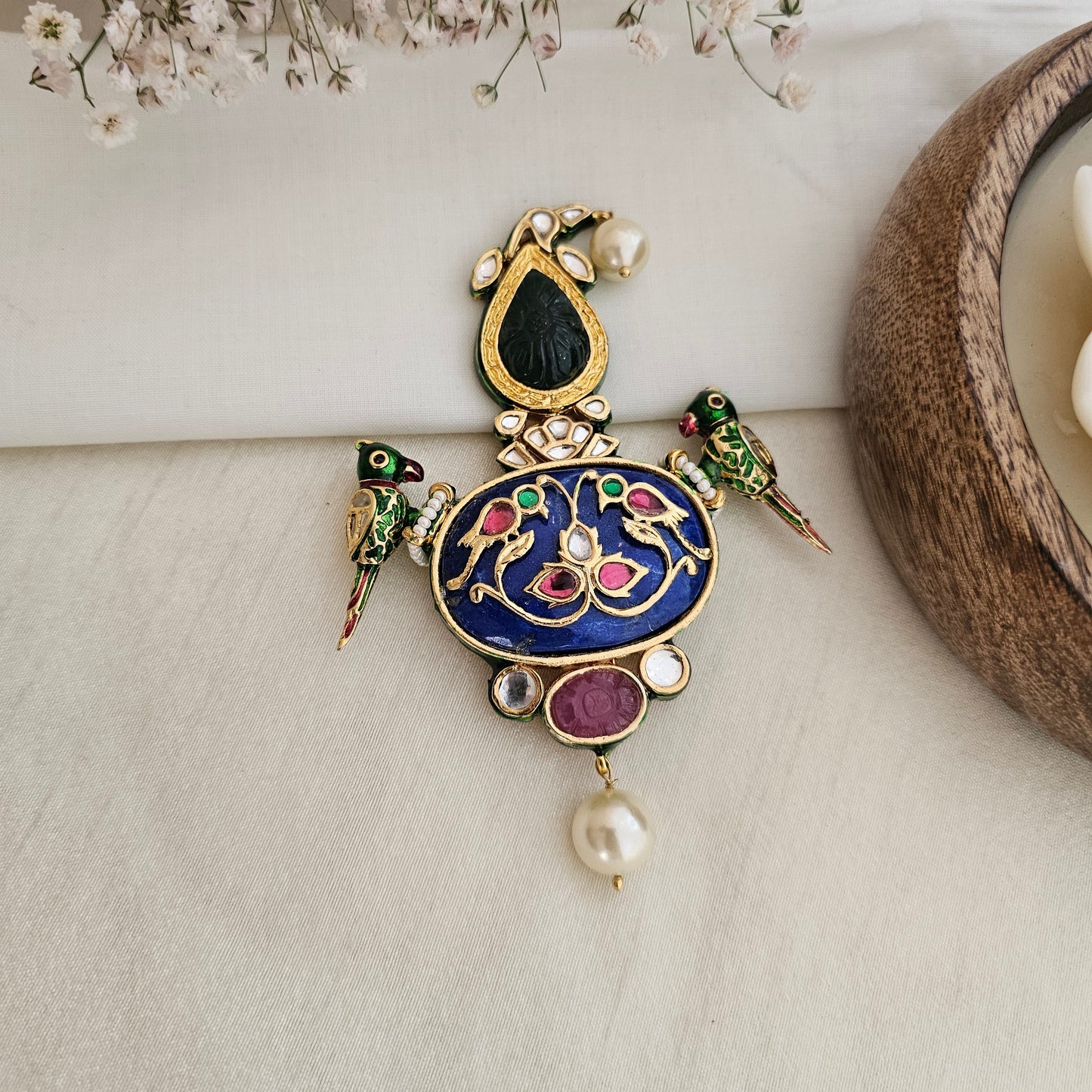 Shuka groom's kalgi
