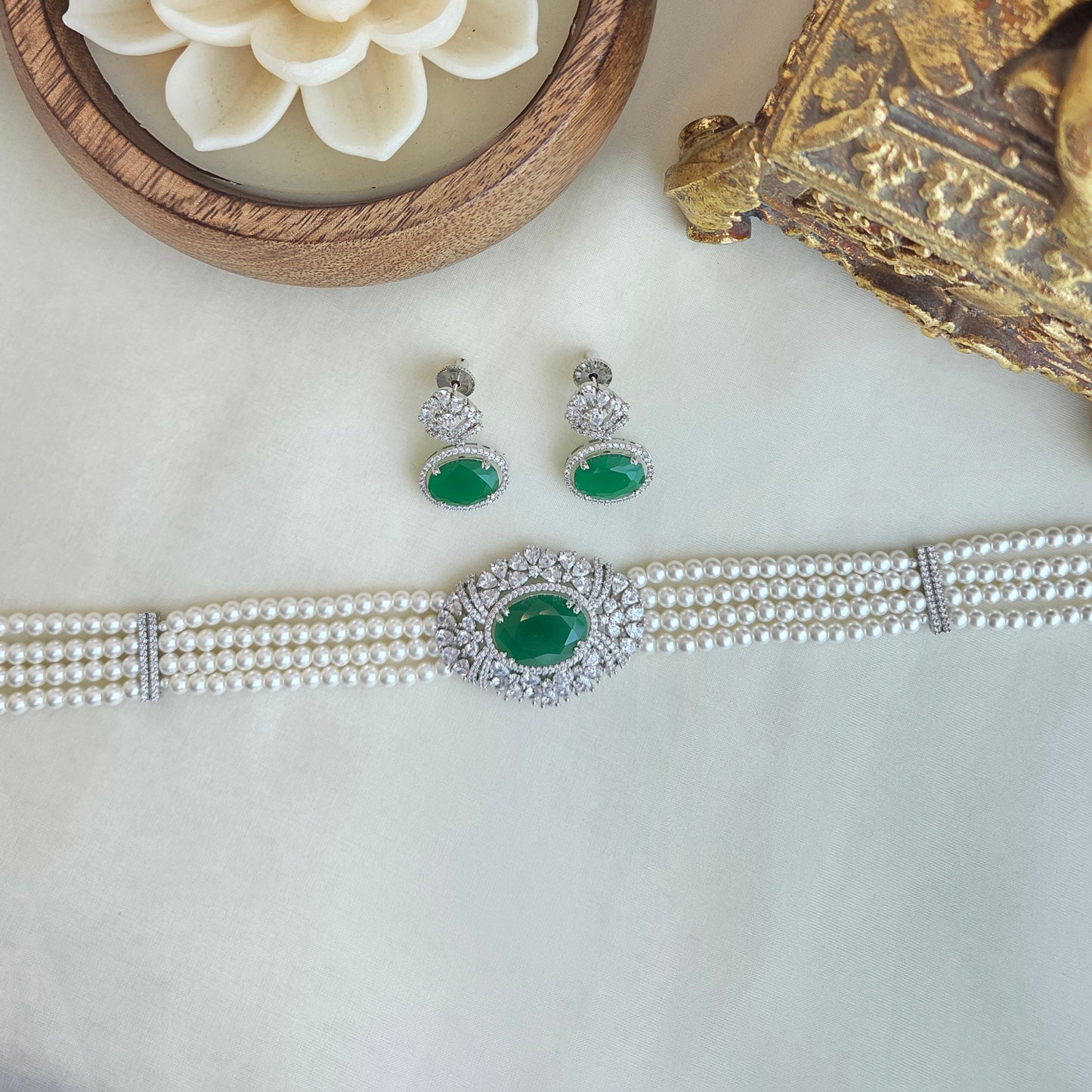 Emerald and pearl choker set