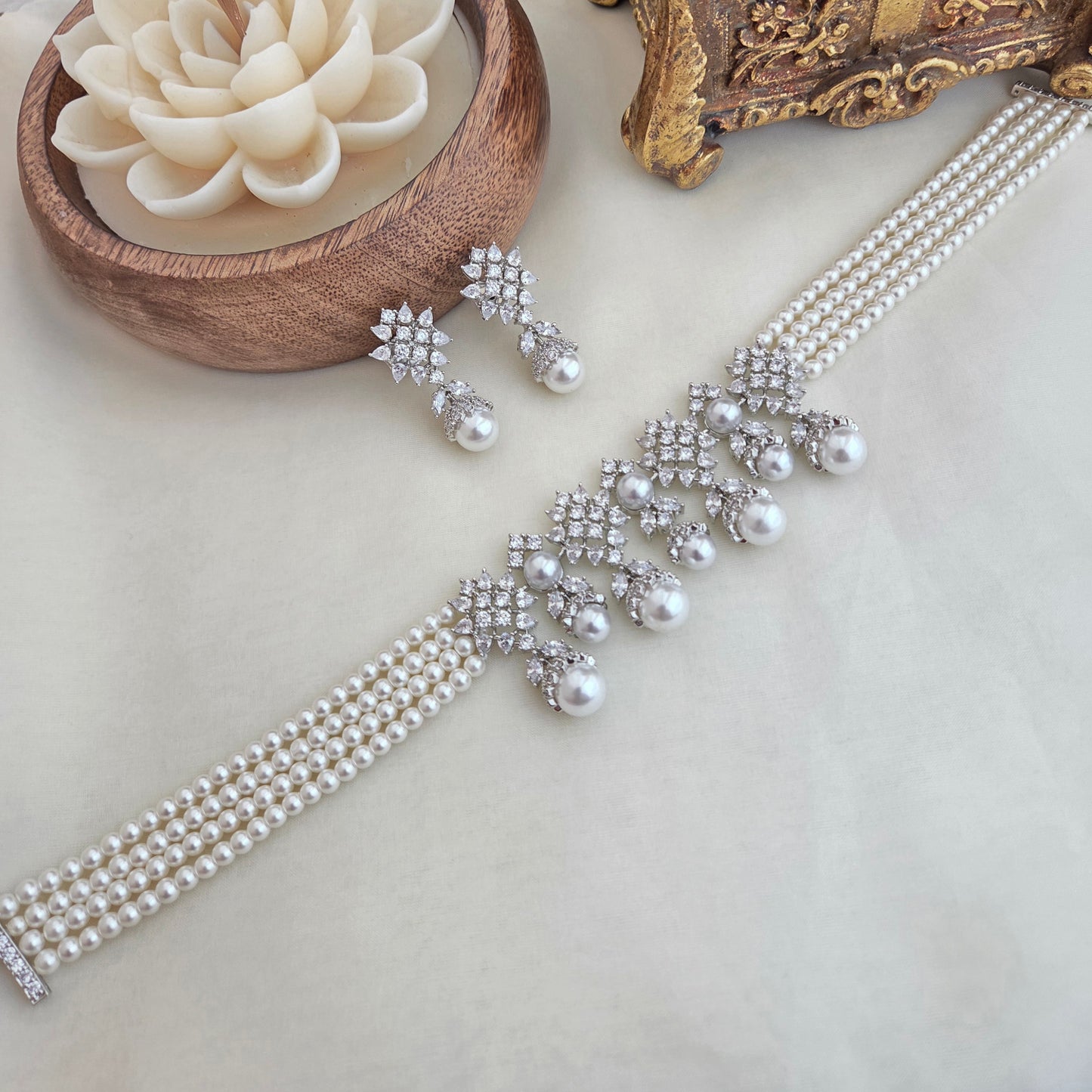Diamond and pearls necklace set