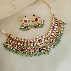 Pink kundan necklace with emrald droplets