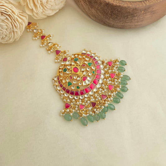 Kundan maang tikka