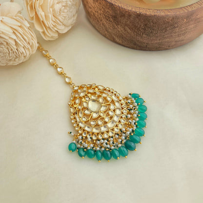 Emerald droplets kundan maang tikka