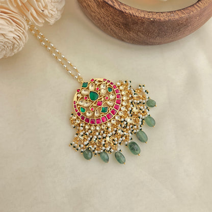 Kundan maang tikka