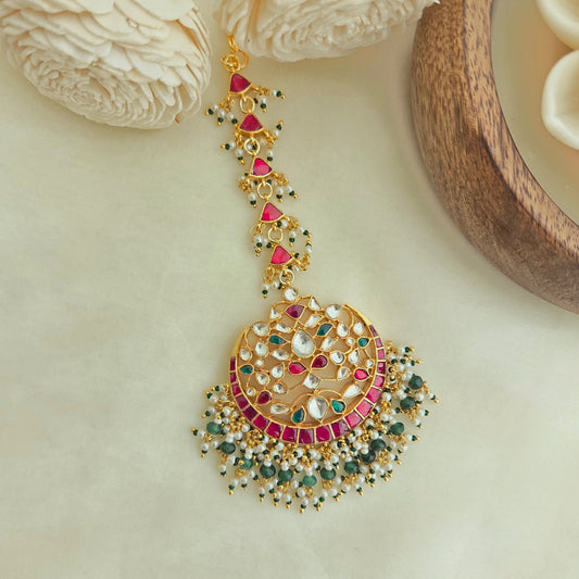 Kundan maang tikka