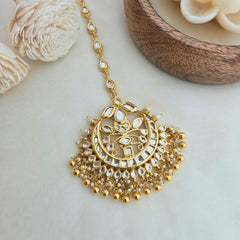 Golden kundan maang tikka