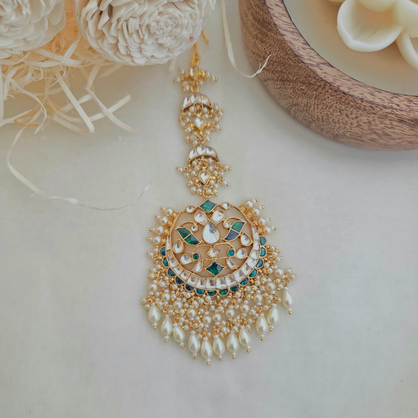 Emerald and kundan maang tikka
