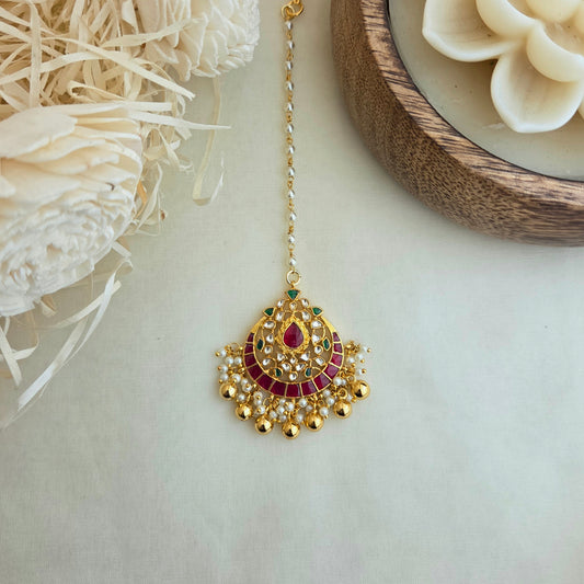 Small kundan maang tikka