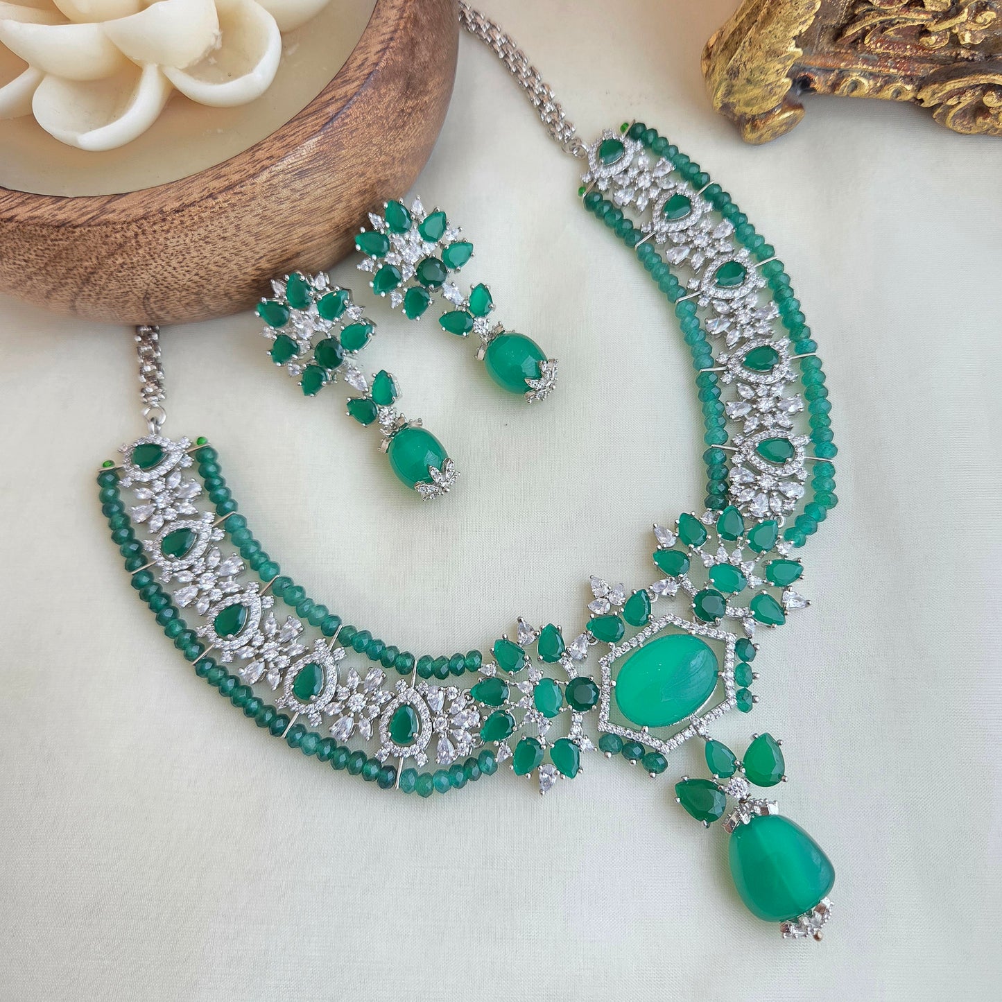 Emerald diamond necklace set