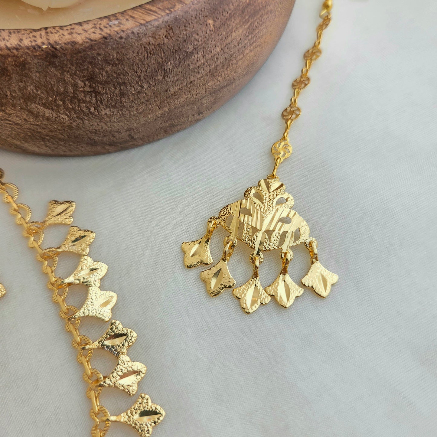 Traditional gold set