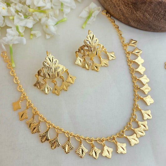 Traditional gold set