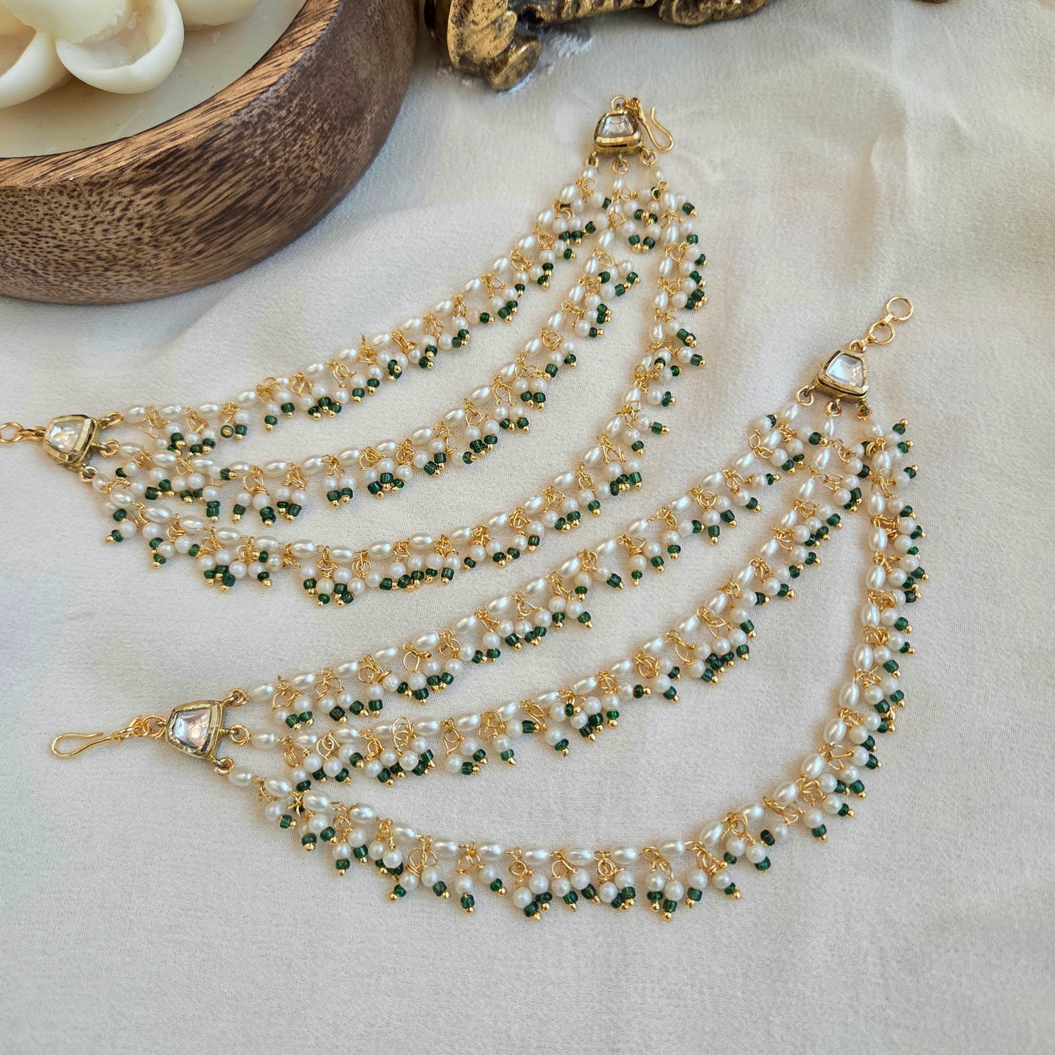 Earchains