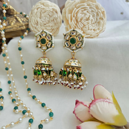 Beautiful kundan emerald jhumka