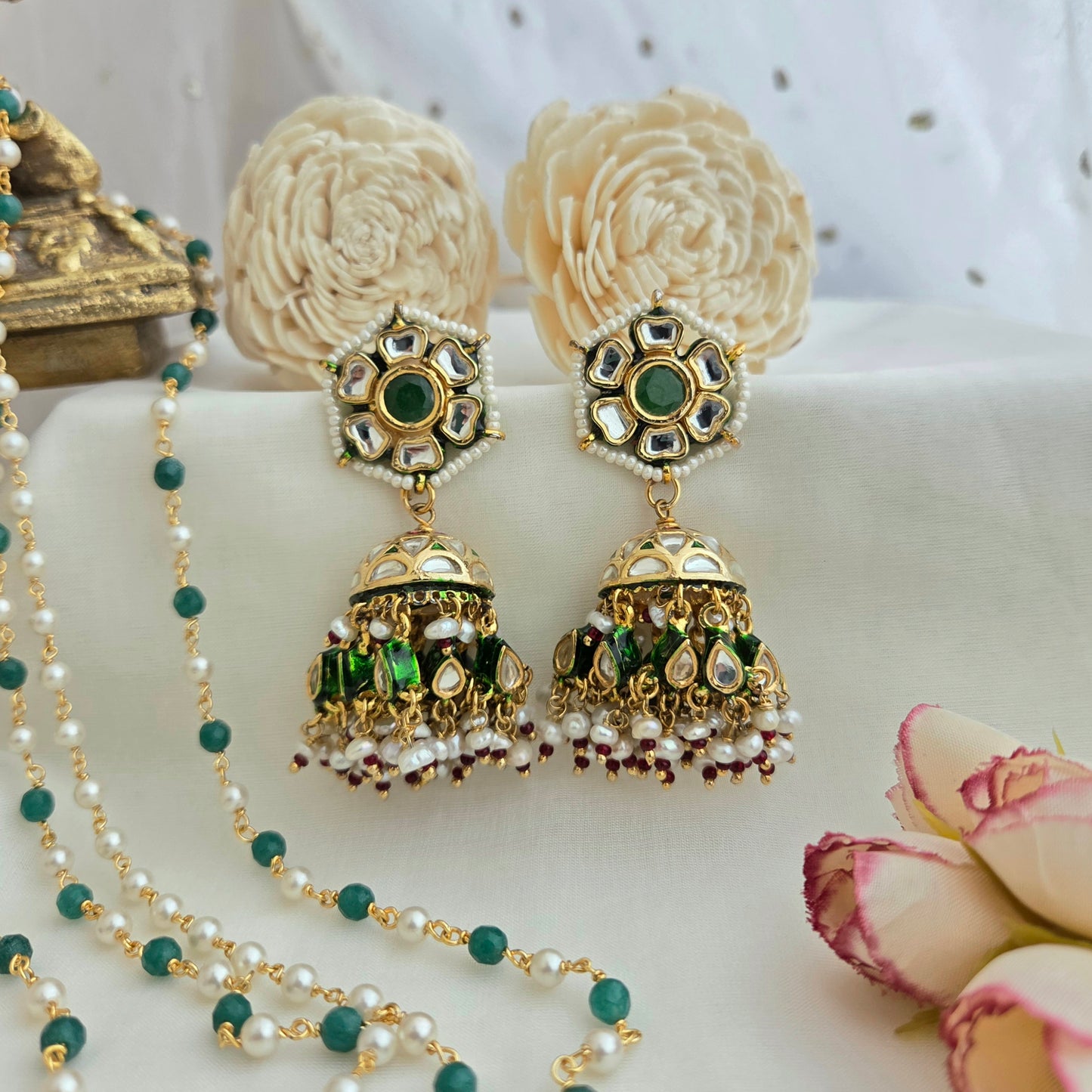 Beautiful kundan emerald jhumka