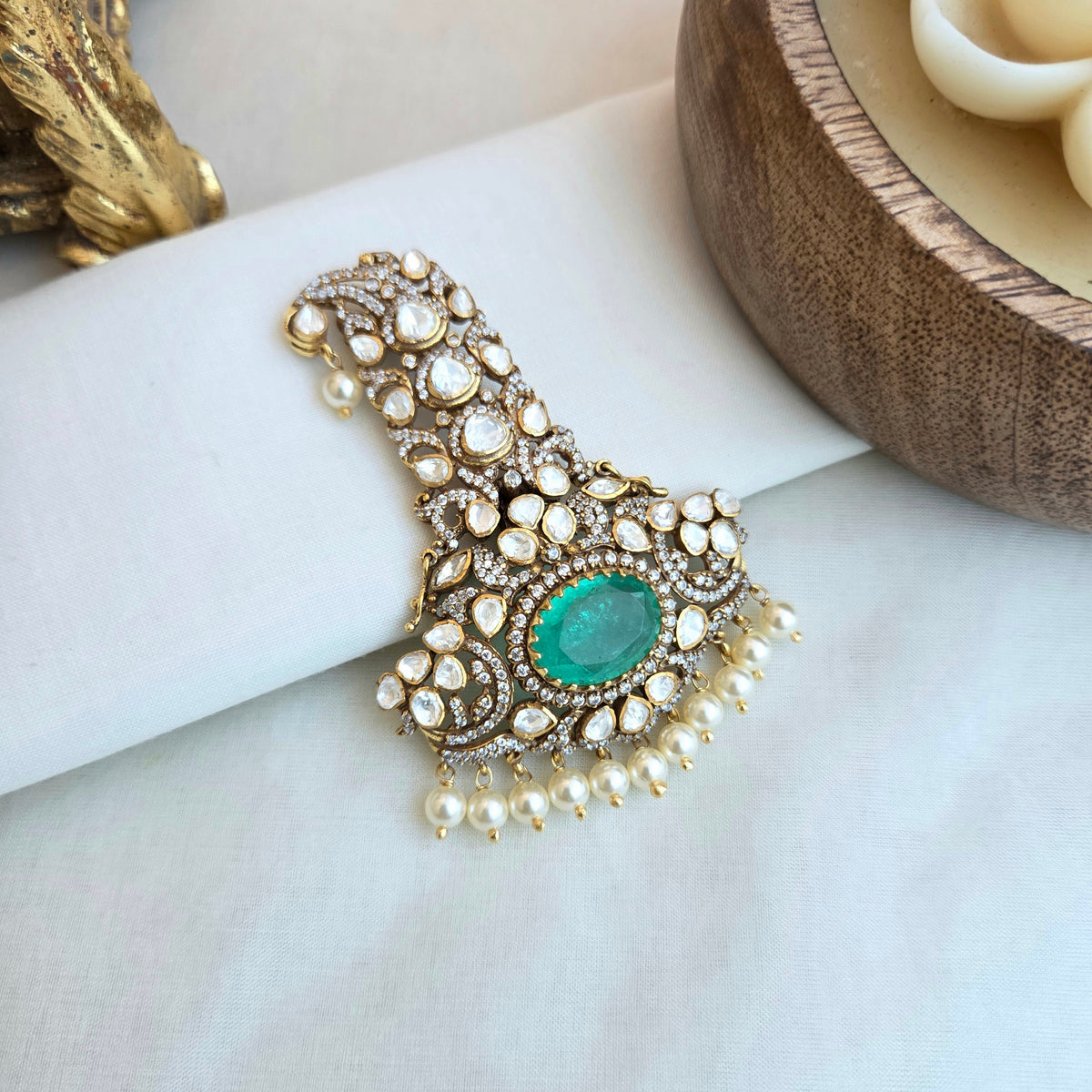 Pure silver kalgi with flourite stone