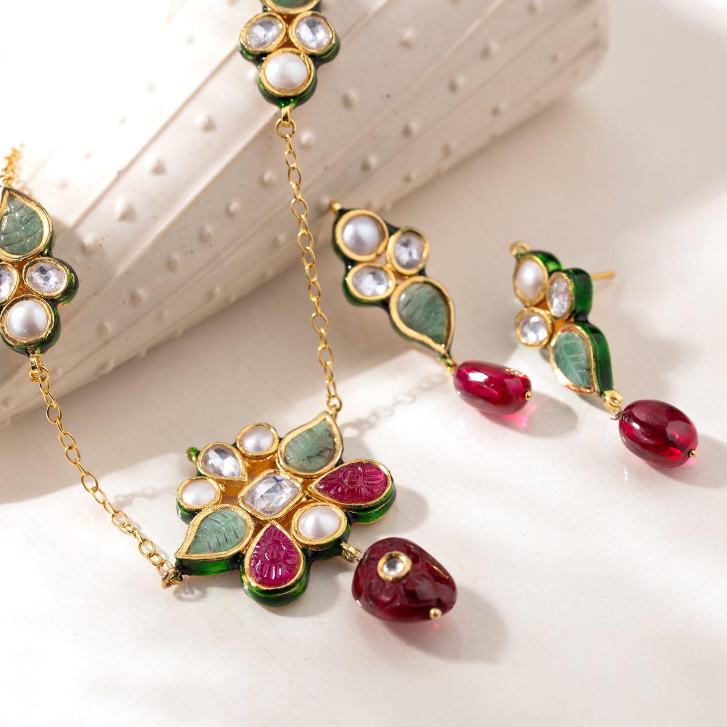 Long Chain Kundan Pendant Necklace with Traditional Detailing