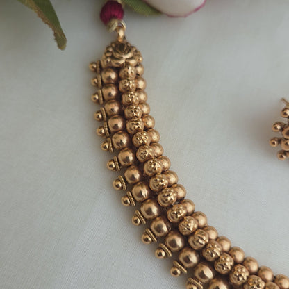 Traditional antique gold necklace set