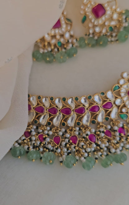 Pink kundan necklace with emrald droplets